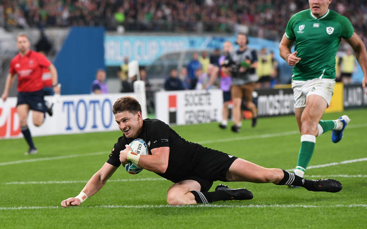 Beauden Barrett scores a try.
New Zealand All Blacks v Ireland. 1/4 Final, Rugby World Cup 2019. Tokyo Stadium, Japan, Saturday 19 October 2019. © Photo: Andrew Cornaga / www.Photosport.nz