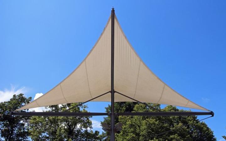 How to put up a shade sail RNZ