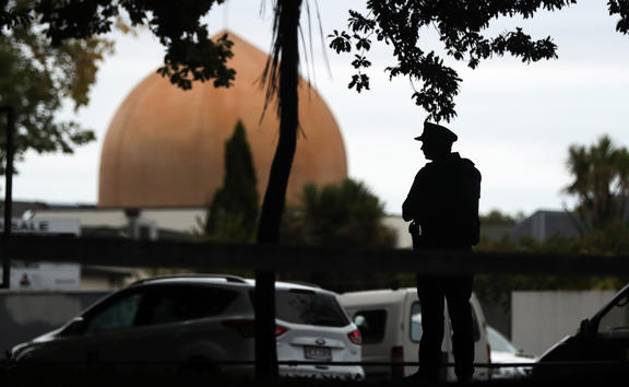 An armed policeman stands guard in front of the Masjid Al Noor Mosque in Christchurch on March 16, 2019. (Photo by MICHAEL BRADLEY / AFP)