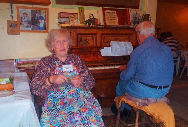 Scone-ladies Julia Langford & Doreen Grant.