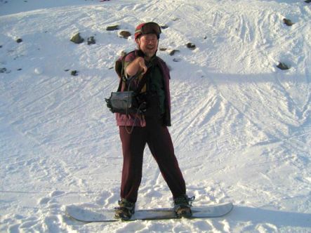 Mike Gourley gives snowboarding a try