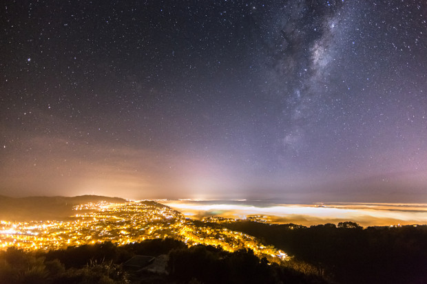 fogBelowAndTheStarsAboveWellington