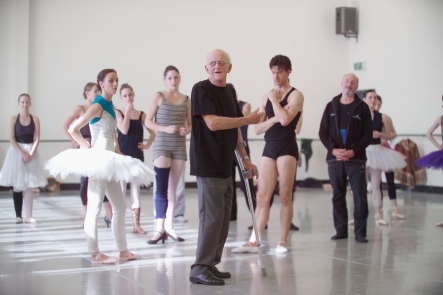 Russell Kerr in Swan Lake rehearsal 1997. Photo by Maarten Holl.