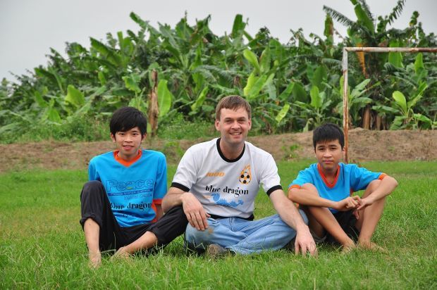 Blue Dragon Michael Brosowski with two boys