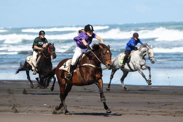 Karekare beach race