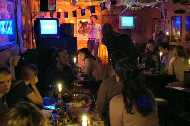 Karaoke in an Irish pup in Hamburg Photo CC BY Hinnerk R menapf