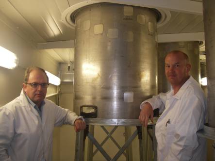 Leo Condron and Stuart Larsen with a rhizotron container in the Biotron 