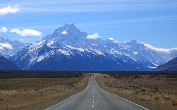 Road to mount cook new zealand