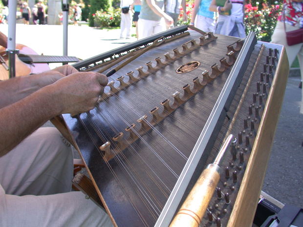 Hammered dulcimer