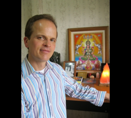 Past Life Regression practitioner Richard Holmes