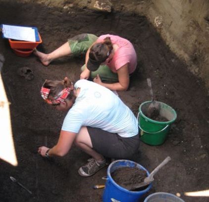 hallie Buckley and Rebecca Kinaston excavating Lapita cemetery