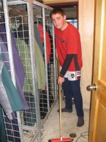 Student cleaning up at Tihoi